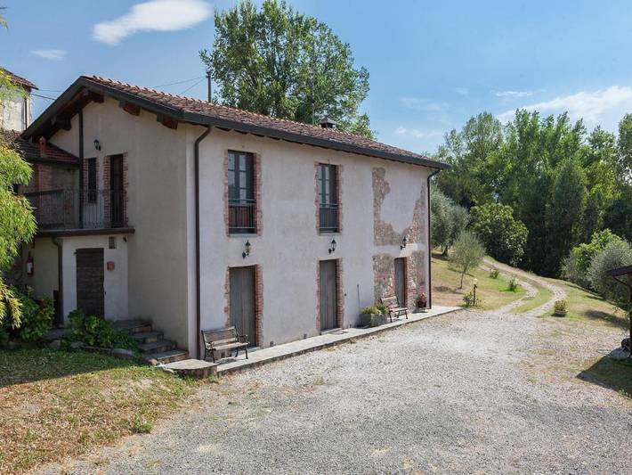 Casa vacanza per 15 persone, con Balcone e Terrazza nonché Piscina a Aulla
