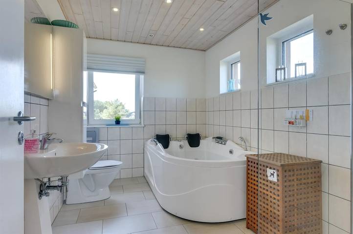 Ferienhaus für 8 Personen, mit Whirlpool und Terrasse sowie Sauna in Grønhøj Strand - 2