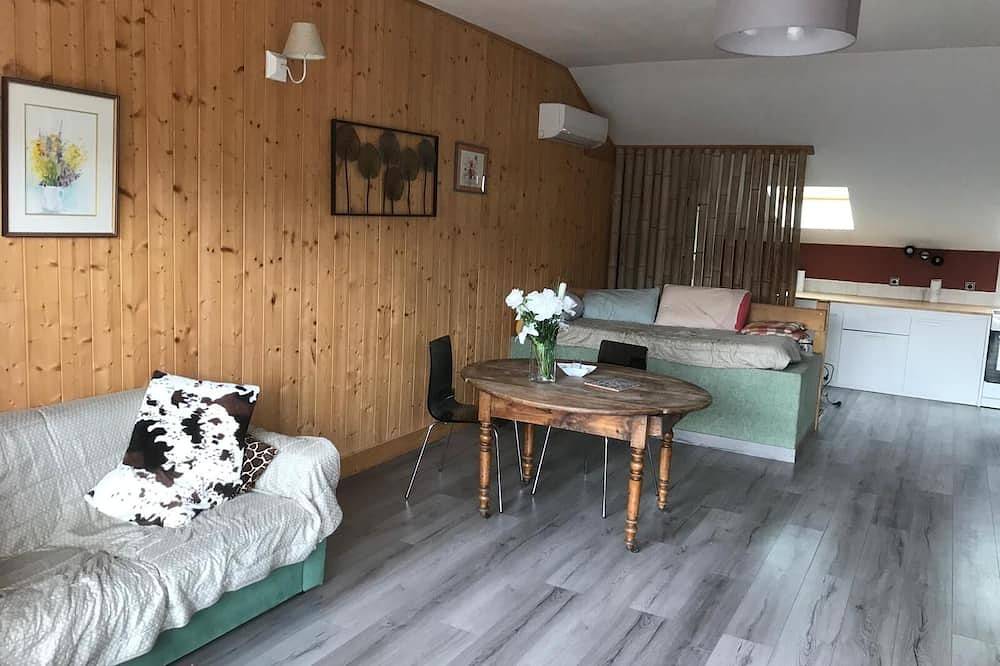 Appartement entier, Appartement avec terrasse en étage proche centre ville in Aubenas, Ardèche