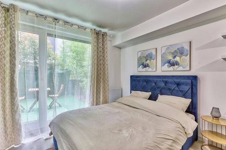 Gîte pour 2 personnes, avec Terrasse ainsi que Jardin et Vue à Romainville