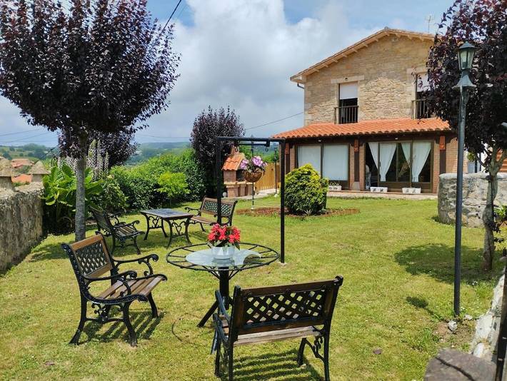 Casa de huéspuedes para 2 personas, con Jardín y Vistas en Santillana del Mar