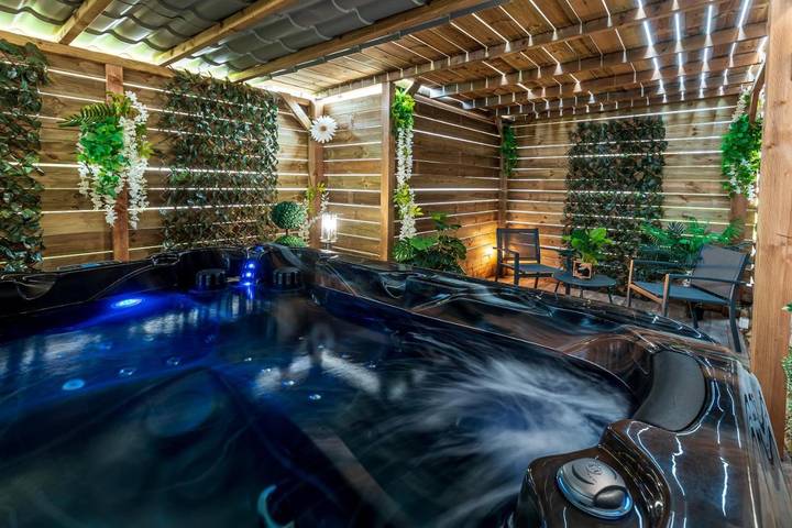 Location de vacances pour 4 personnes, avec Jacuzzi ainsi que Terrasse et Jardin dans Pézarches