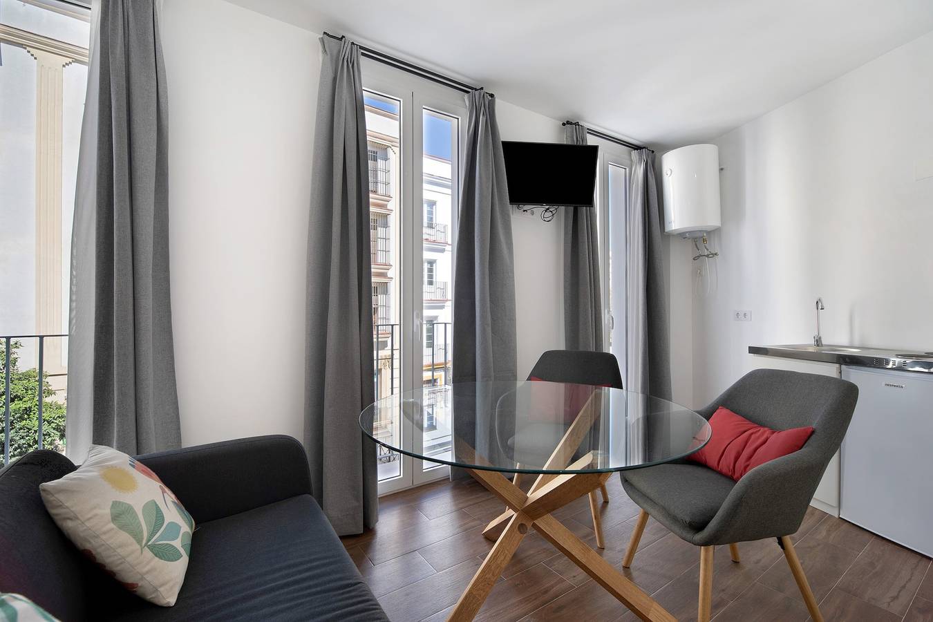 Apartamento inteiro, Apartamento 'Casa Milano 1' com varanda, Wi-Fi e ar condicionado in Jerez de la Frontera, Costa de la luz