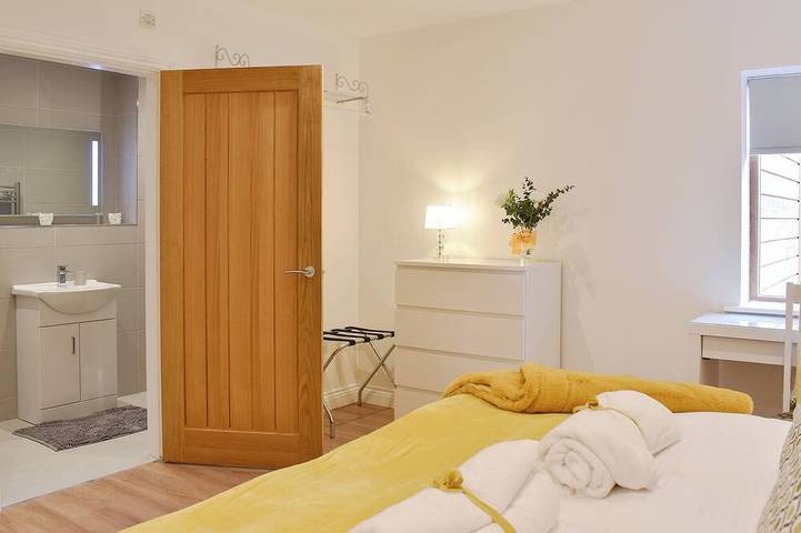 3 chambres à coucher à Greasby, Wirral in Merseyside