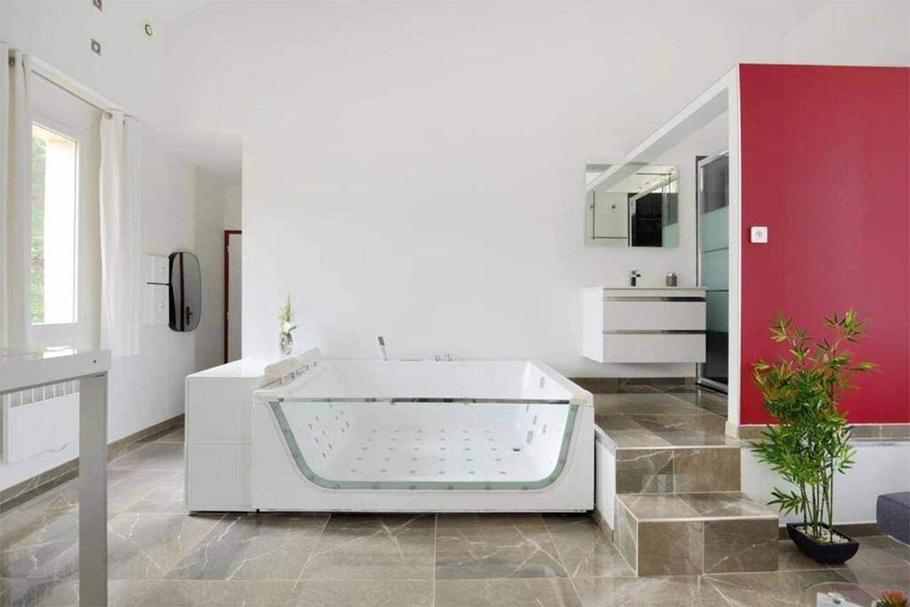 Appartement entier, La suite de Mont-Vert (Jacuzzi privatif) in Saint-Zacharie, Côte méditerranéenne (France)