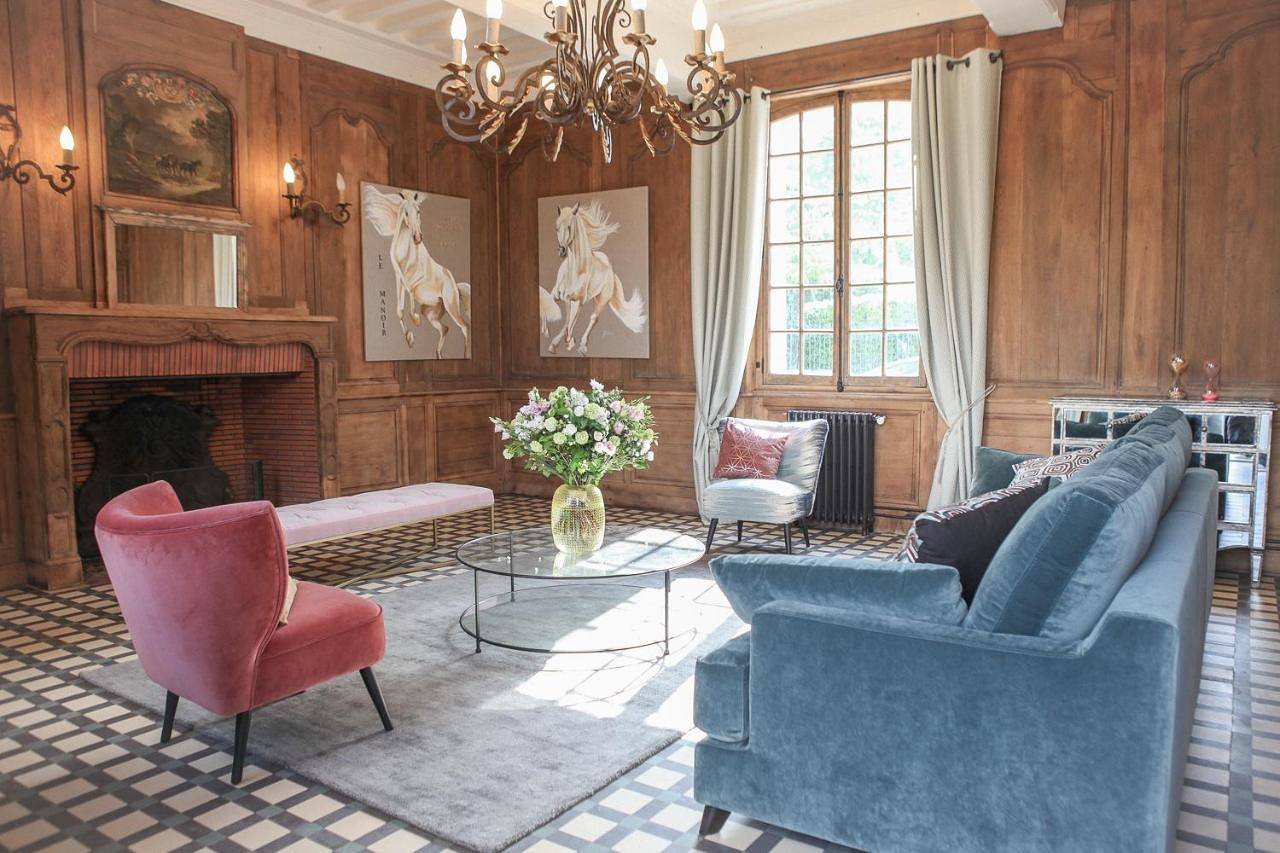 Two-Bedroom Suite in Le Neubourg, Région d'Évreux