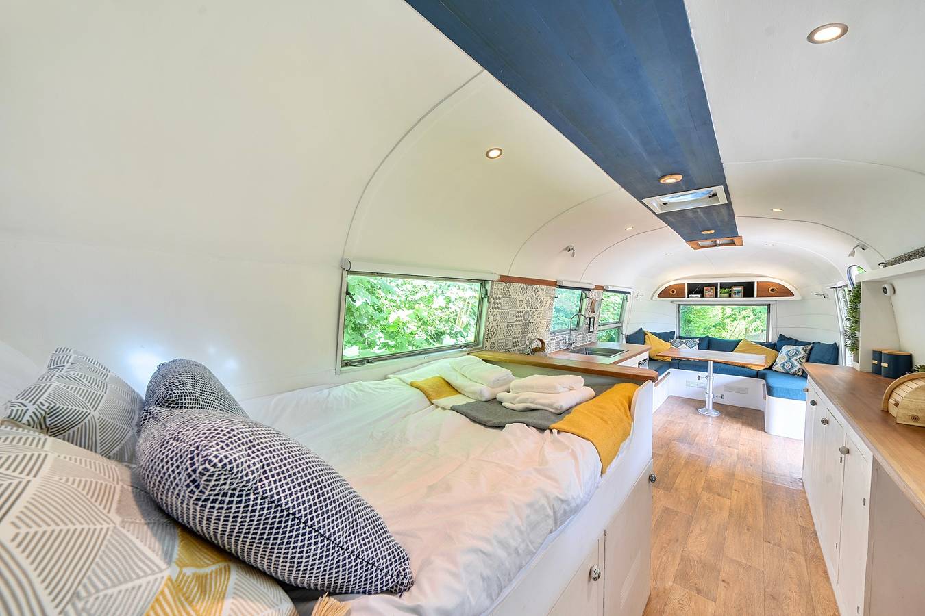 Sleeps 2 - Private Hot Tub - Fire Pit in Cardigan Bay