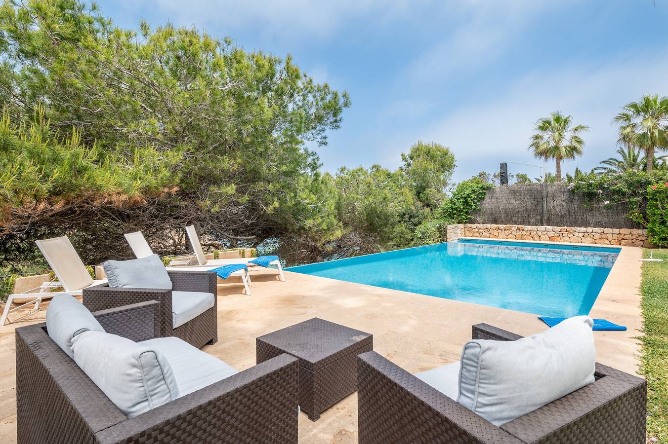 Moderne Villa in erster Reihe "Sa Caleta" mit Zugang zum Strand in Caló des Pou (Santanyí), Santanyí