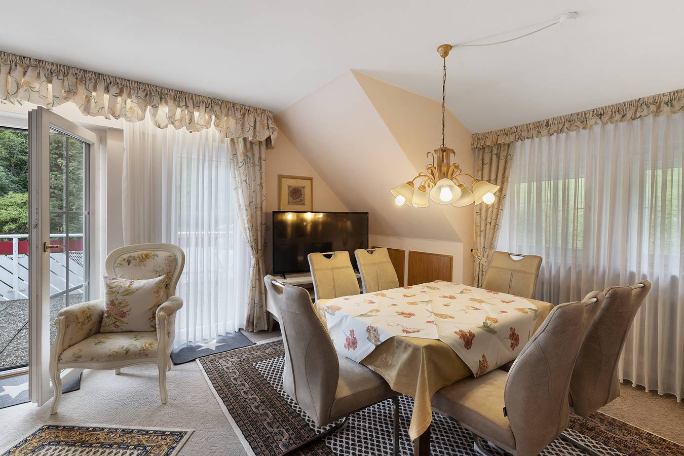 Ganze Wohnung, Ferienwohnung '1' mit privater Terrasse, Gemeinschaftsgarten und Wi-Fi in Enzklösterle, Nordschwarzwald