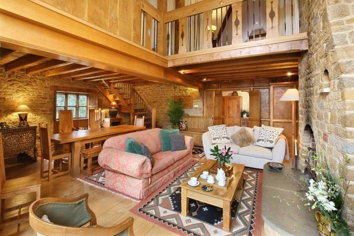 Seven-Bedroom House in Oxfordshire