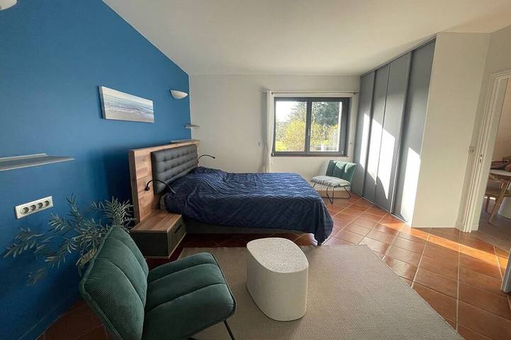 Family house with covered & heated swimming pool, large private park near beach in Baden, Côte des Mégalithes