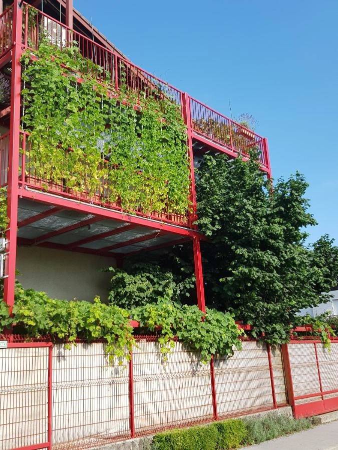 Ferienwohnung für 2 Personen, mit Ausblick und Garten, kinderfreundlich in Ljubljana - 2