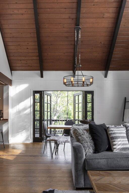 Log cabin for 9 people in Lake Arrowhead