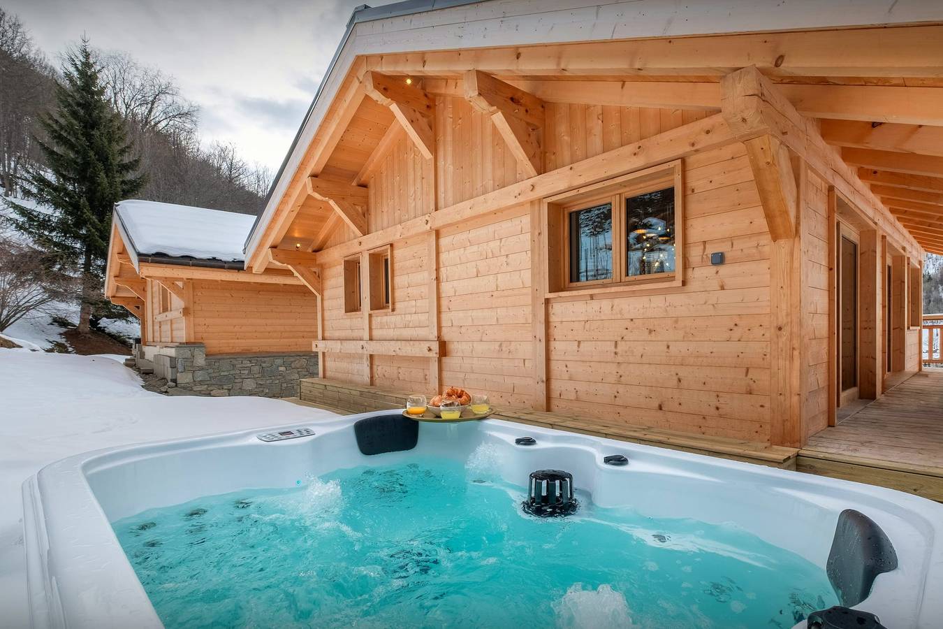 Family-friendly chalet for 8 with hot tub and games room - Ovo Network in Valmeinier, Región de Saint-Jean-de-Maurienne