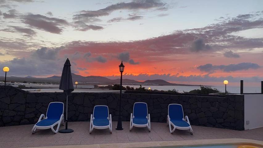 Casa rural para 5 personas, con vistas además de terraza y piscina en Famara - 2