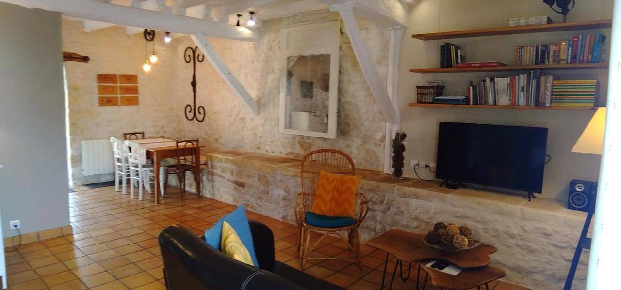 Le Gîte de l'aubray, gîte avec piscine in Trizay, Région de Saintes
