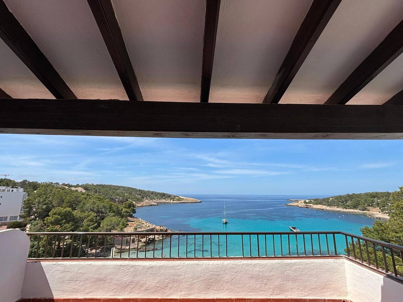 Appartement dans un hôtel '5personas Vista Mar' avec vue sur la mer, Wi-Fi et climatisation in S'Arenal Petit, Sant Joan de Labritja