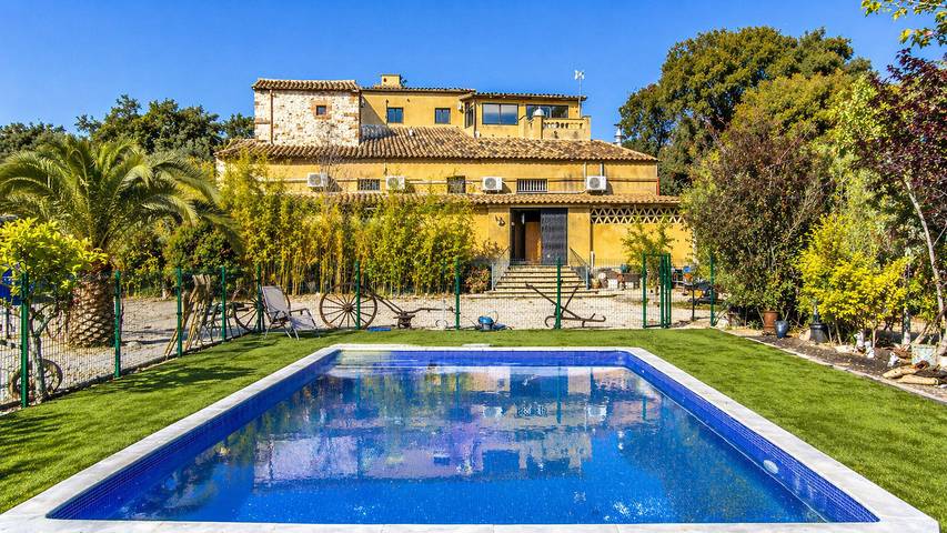 Dom wakacyjny dla 25 osób, z Balkon i Taras oraz Ogród w Barcelona (okolice)