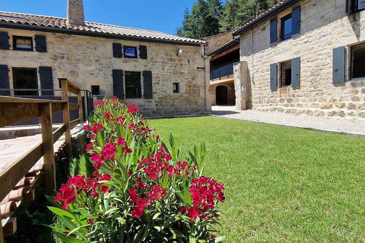 Location de vacances pour 40 personnes à Saint-Symphorien-de-Mahun