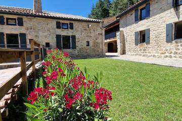 Location de vacances pour 40 personnes à Saint-Symphorien-de-Mahun