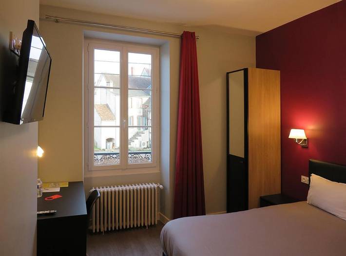 Hôtel pour 3 personnes, avec terrasse à Mehun-sur-Yèvre - 4