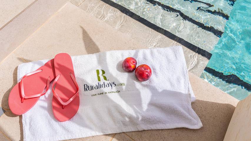 Chalet para 4 personas, con jacuzzi además de balcón/terraza y piscina en Sierra de las Nieves - 3