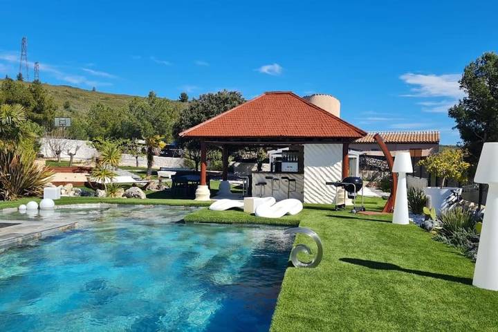 Villa pour 14 personnes, avec Jacuzzi et Terrasse ainsi que Jardin et Piscine à Marseille - 3