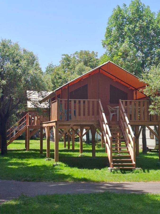 Camping pour 5 personnes, avec Terrasse ainsi que Jardin et Vue
