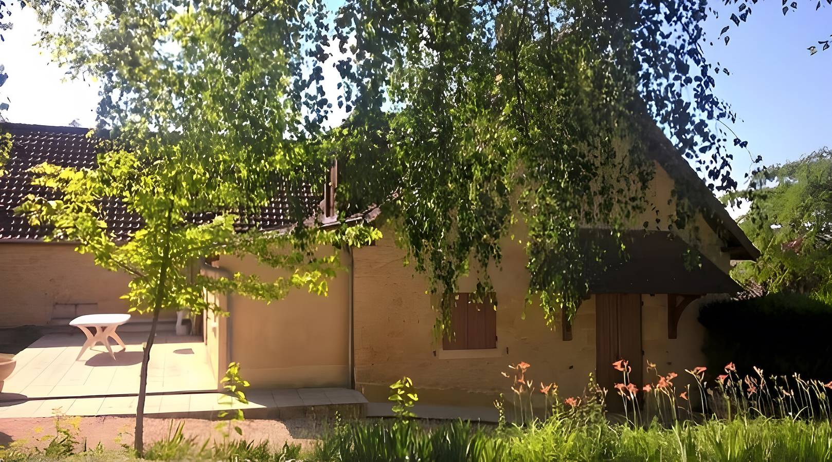 Maison de Vacances 'Écrin de Verdure' avec Terrasse Privée, Jardin Partagé et Wi-Fi in Sarlat-la-Canéda, Périgord Noir