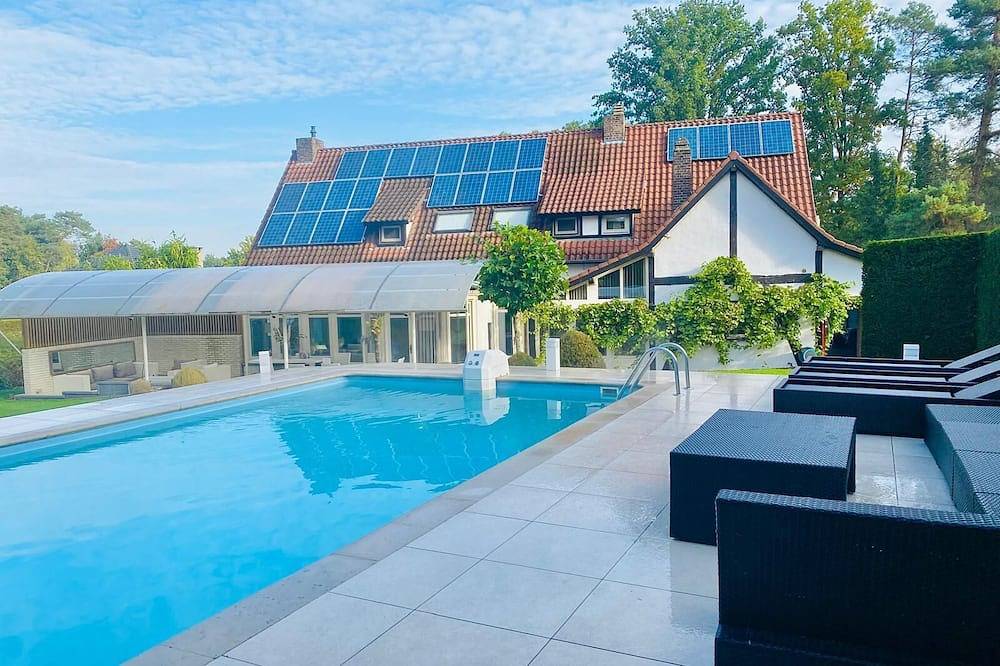 Luxe villa (12p) with pool in Houthalen, Houthalen-Helchteren