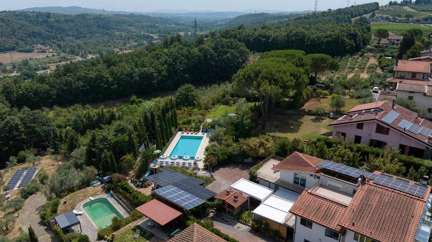 Casa vacanza per 18 persone, con Balcone e Idromassaggio nonché Terrazza e Giardino a Montelupo Fiorentino