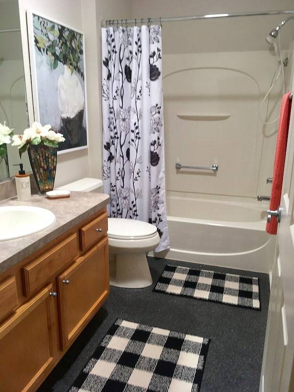 Welcome Small Dogs.. Elegant Villa, Golf Cart, Walk to Sumter Square, sleep 6 in The Villages, Sumter County