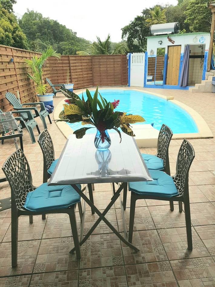 Location de vacances pour 2 personnes, avec terrasse et piscine à Les Abymes - 4