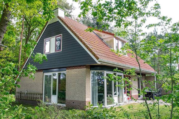 Vakantiehuis voor 10 personen, met tuin in Lemele