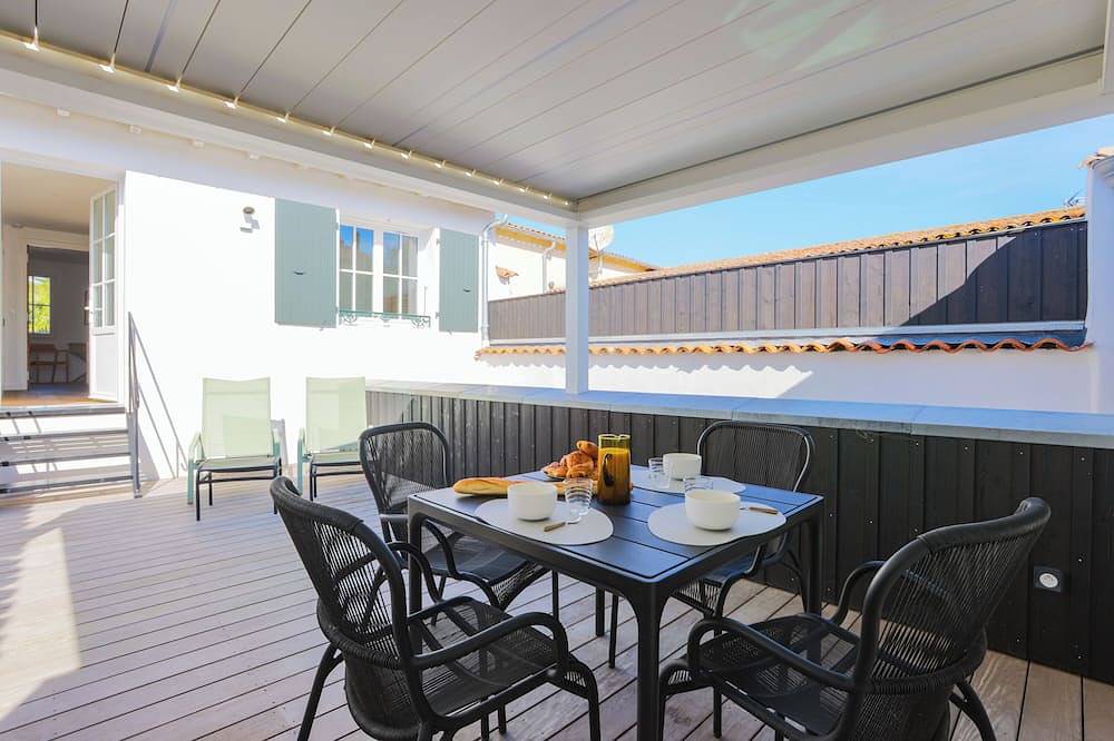 Appartement entier, Appartement Atypique à 50 m du port avec Parking in La Flotte, Région de La Rochelle