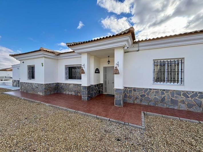 Ferienhaus für 8 Personen, mit Terrasse und Garten sowie Pool und Ausblick