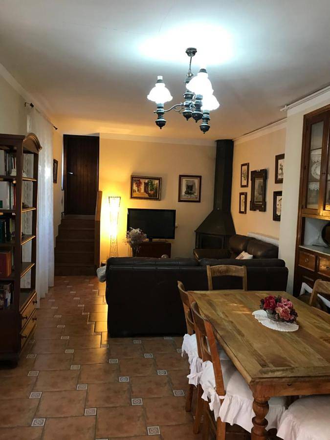 Apartamento para 10 personas, con Terraza y Jardín además de Piscina y Vistas en Almansa