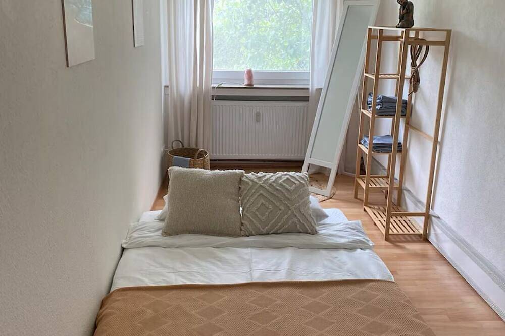 Ganze Wohnung, Cozy 1-bedroom apartment in Ulm that sleeps up to 4. Fast wifi and free parking. in Ulm, Schwaben