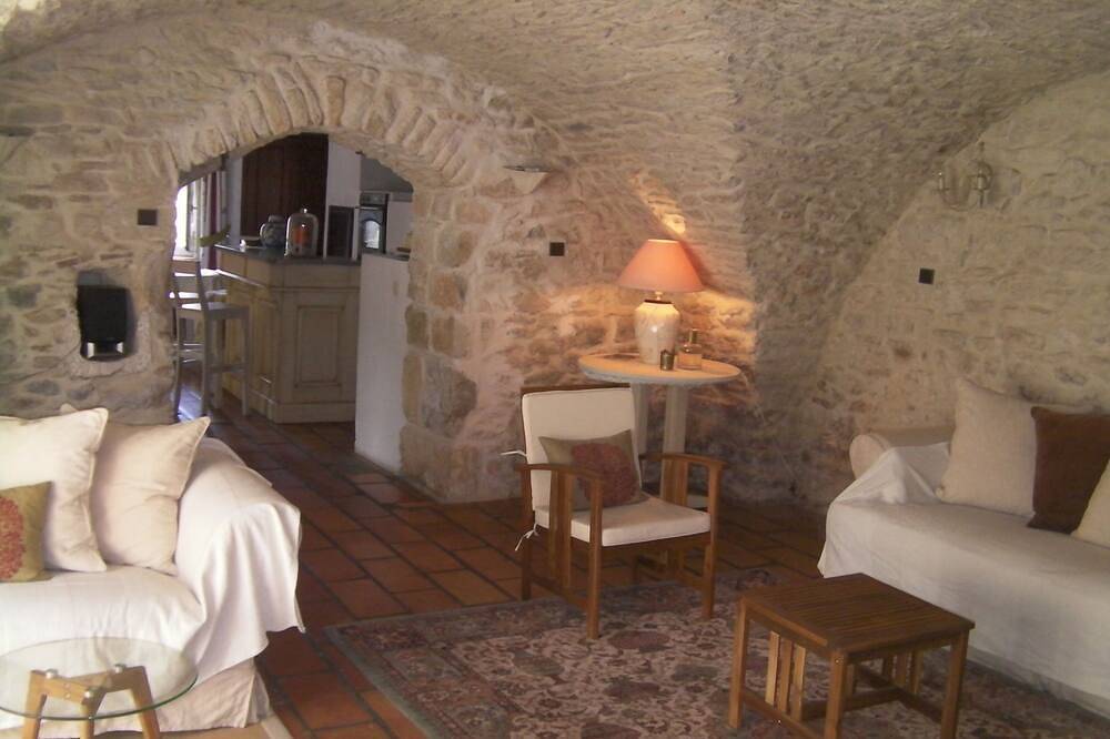 Zen und einladendes Dorfhaus, in Poulx, Nimes und Umgebung