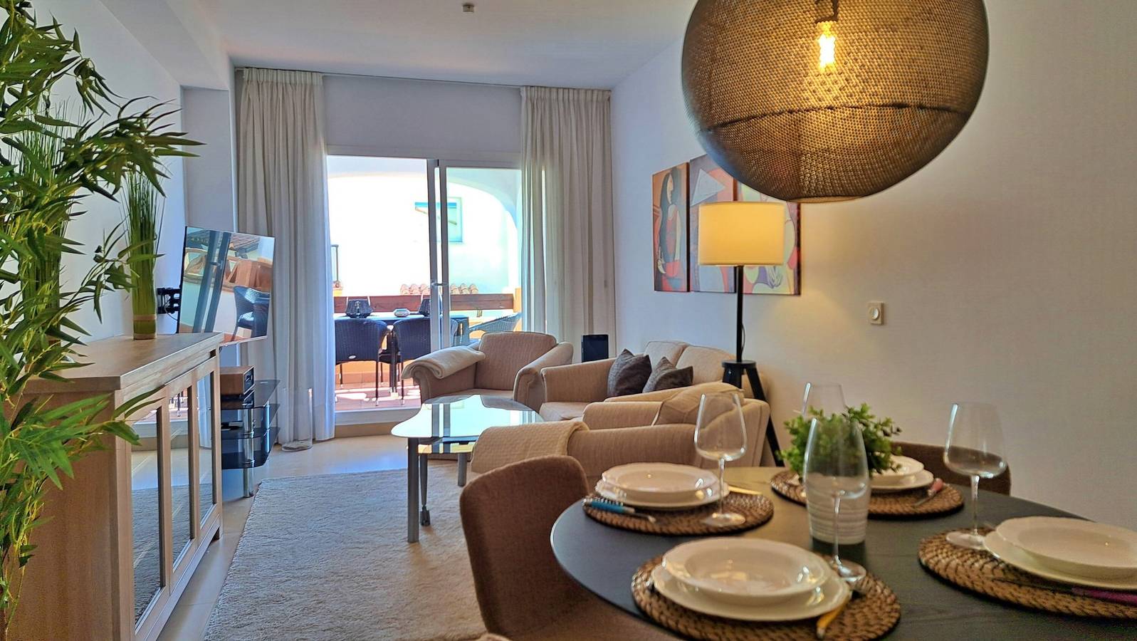 Apartamento entero, Apartamento 'Baviera Golf' con vistas al mar, Wi-Fi y aire acondicionado in Caleta de Vélez, Vélez-Málaga