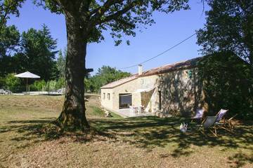 Location de vacances pour 12 personnes, avec jardin et terrasse à Mauzac-et-Grand-Castang