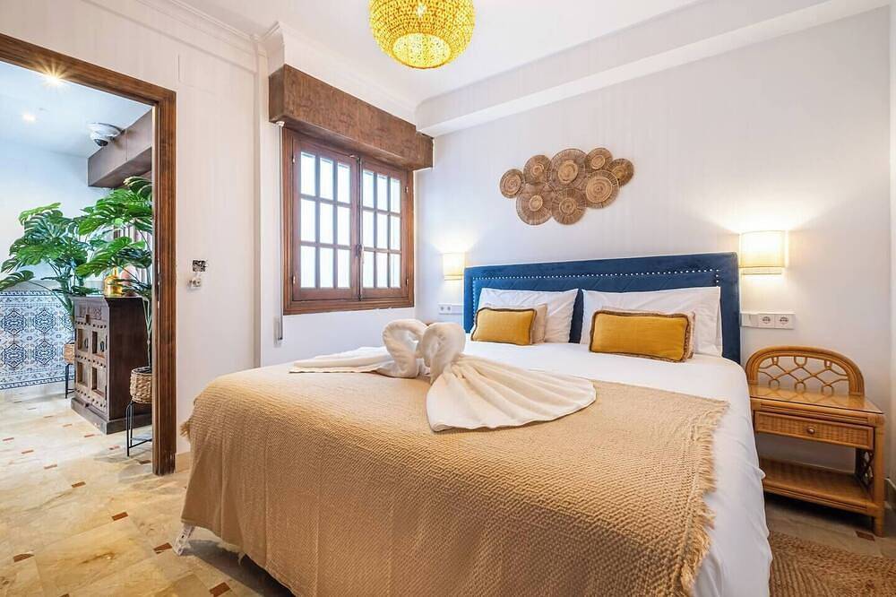 Limestone Room: With Private Bathroom 1 Min from the Sea in Playa Carrer La Mar, el Campello