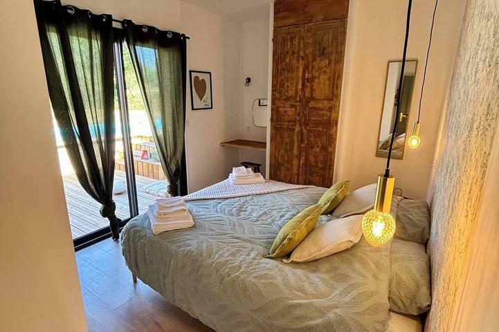 Location de vacances pour 6 personnes, avec jardin dans Rayet - 3