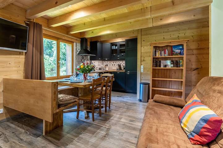 Gîte pour 8 personnes, avec jardin à Les Clefs