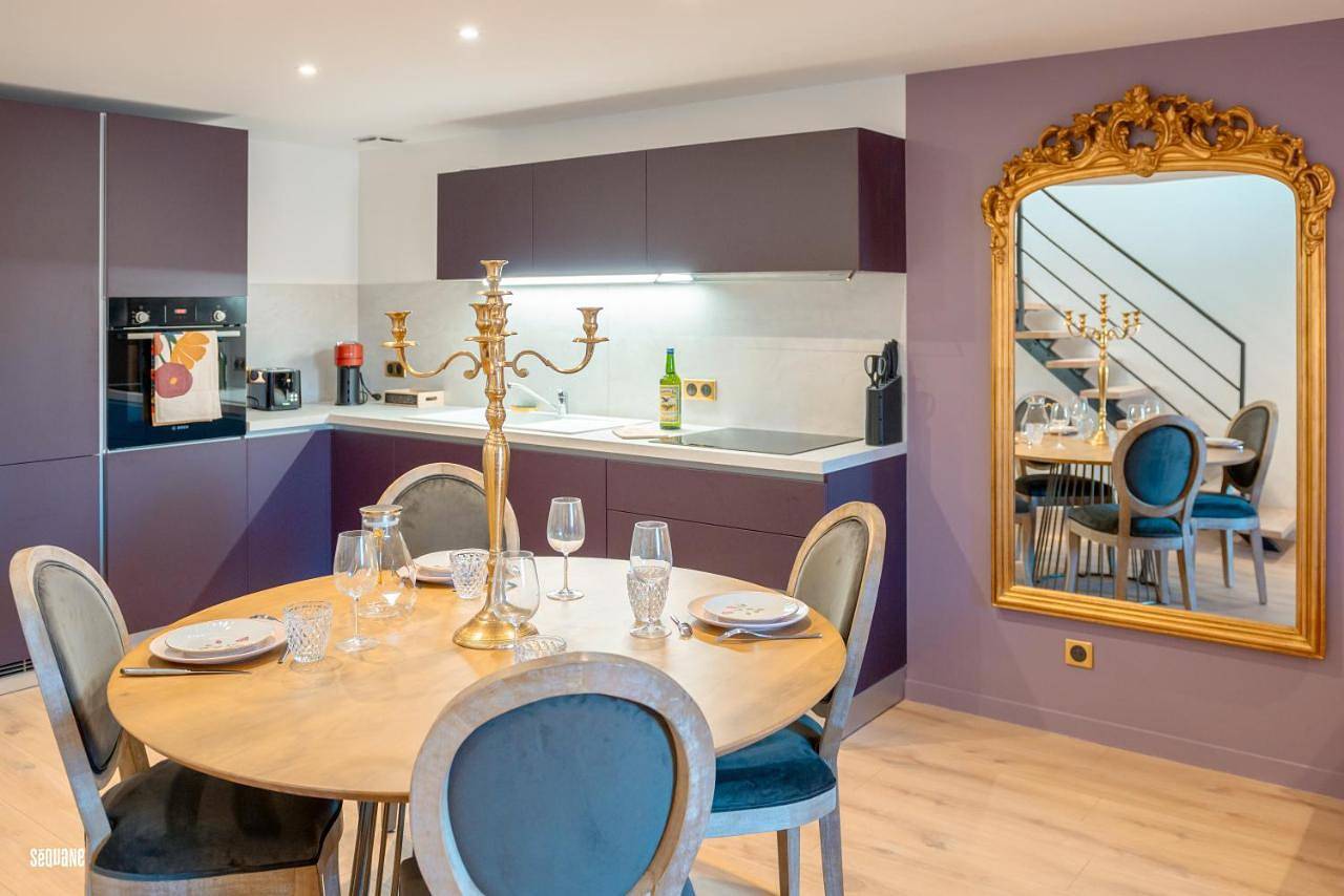 Appartement entier, Baignoire Balnéo romantic experience - L'époque in Pays de Pontarlier, Jura Francais