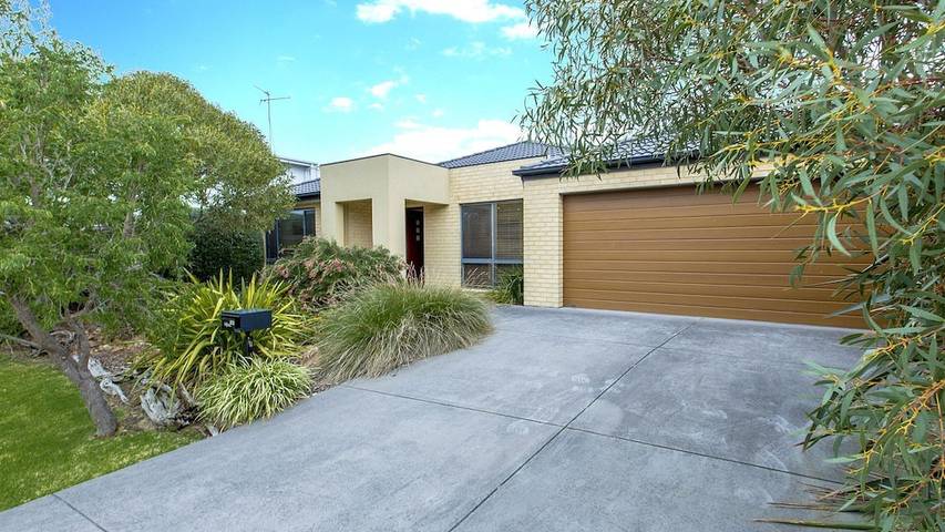 Holiday home for 8 people, with garden in Inverloch