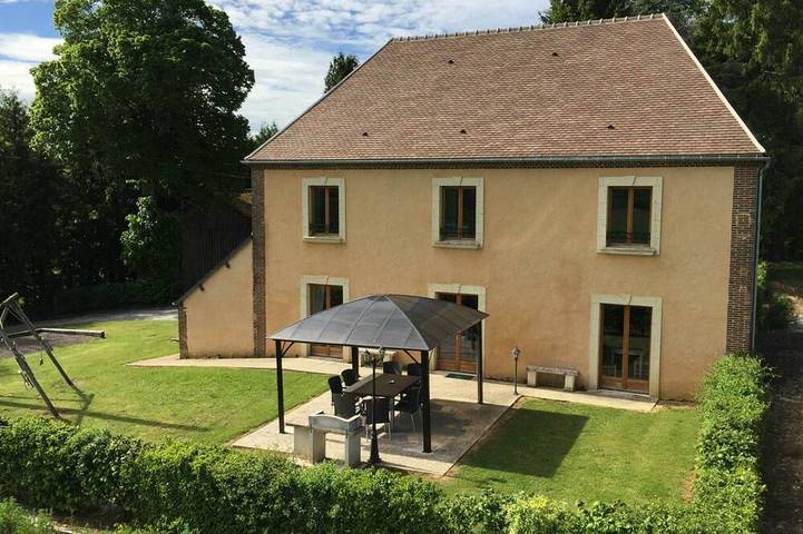 Gîte pour 9 personnes, avec jardin, animaux acceptés dans Feings