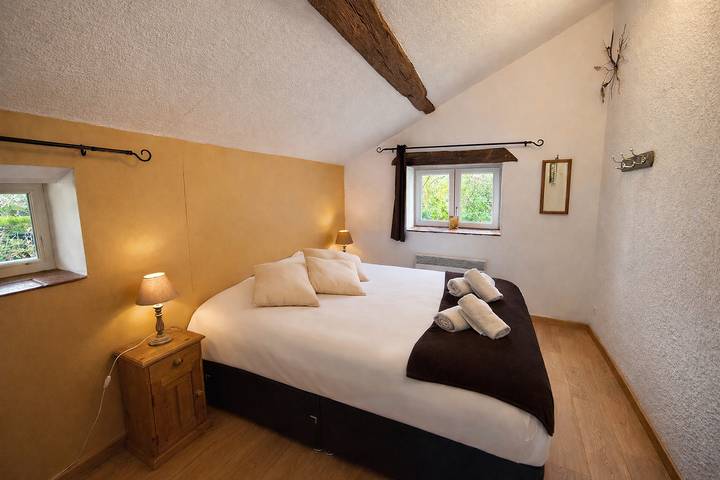 Gîte pour 5 personnes, avec jardin à Moutiers-en-Puisaye