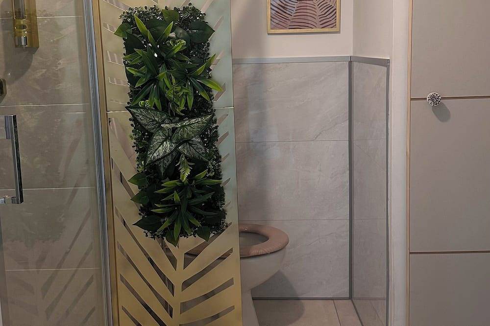 Appartement entier, Charmant T2 vue montagne à 10 minutes des plages de Tahiti beach & Capitello. in Sarrola-Carcopino, Région d'Ajaccio