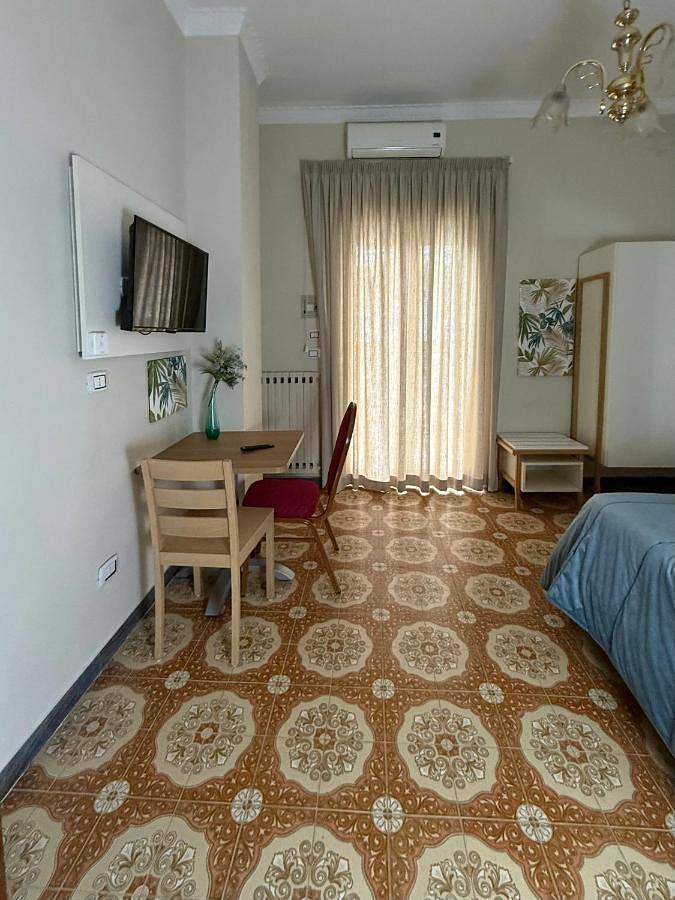Large Double Room in Gragnano, Napoli e dintorni